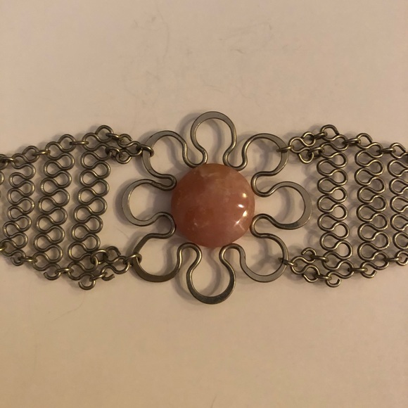 Chainmail Flower Bracelet with Pink Stone Groovy - Picture 4 of 12
